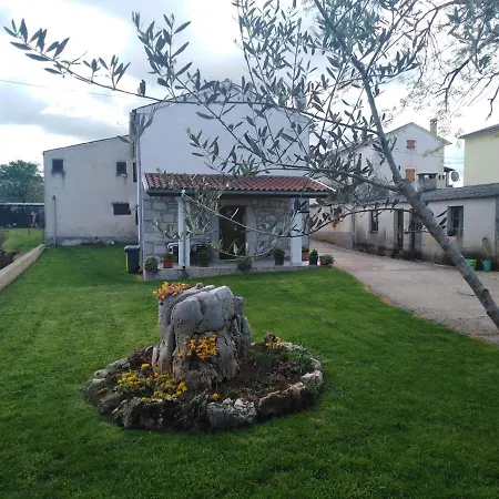 Two Bedroom Legovic With Garden *
