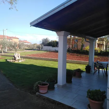Two Bedroom Legovic With Garden Apartamento Nova Vas (Porec)