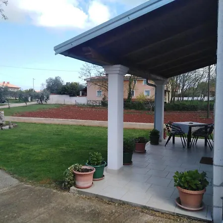 Two Bedroom Legovic With Garden *