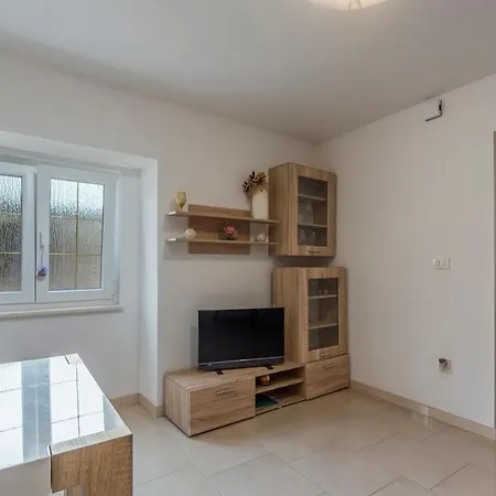 Two Bedroom Legovic With Garden
