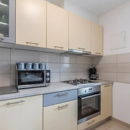 Two Bedroom Legovic With Garden