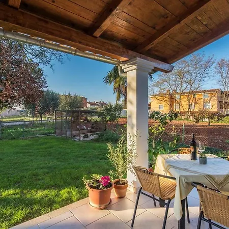 Two Bedroom Legovic With Garden Apartamento Nova Vas (Porec)
