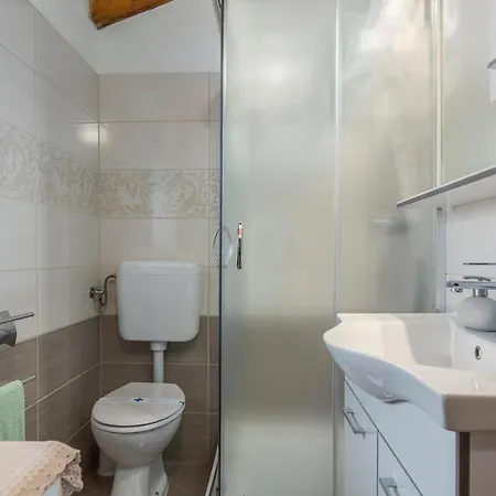 Two Bedroom Legovic With Garden *