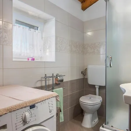 Two Bedroom Legovic With Garden Apartamento *
