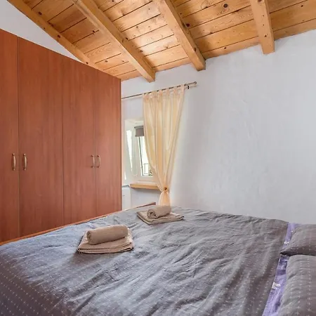 Apartamento Two Bedroom Legovic With Garden *