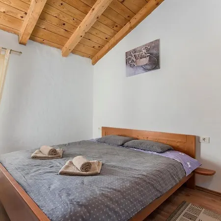 Apartamento Two Bedroom Legovic With Garden