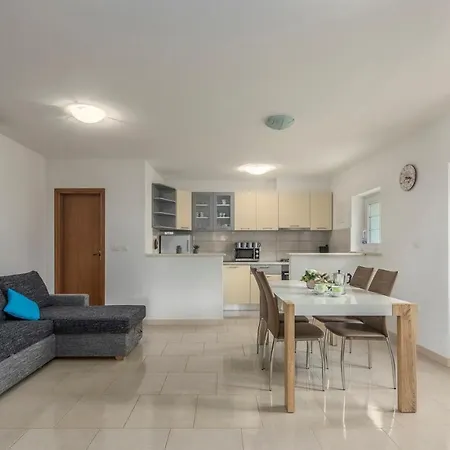 Two Bedroom Legovic With Garden