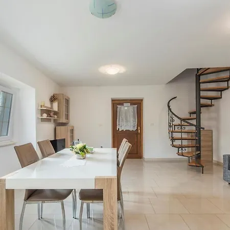 Two Bedroom Legovic With Garden Apartamento Nova Vas (Porec)